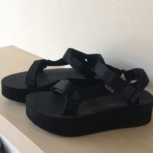 Black Teva Flatform Universal Sandals | Size 6